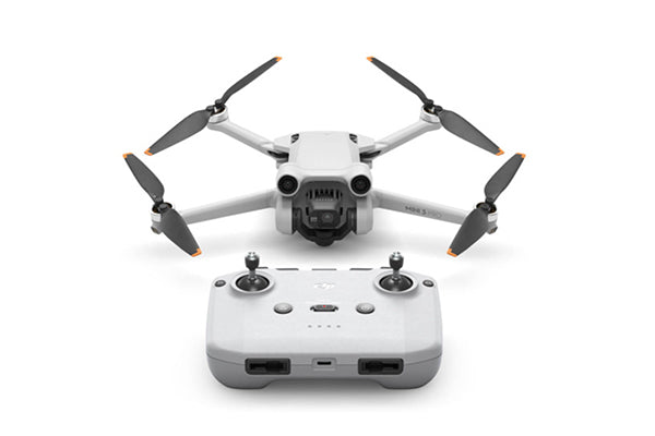 Drone DJI Mini 4 Pro et radiocommande DJI RC 2
